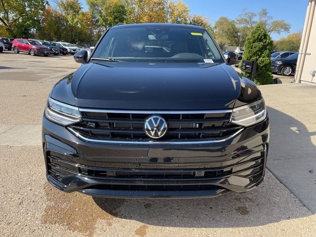 2024 Volkswagen Tiguan/Taos SE R-Line Black