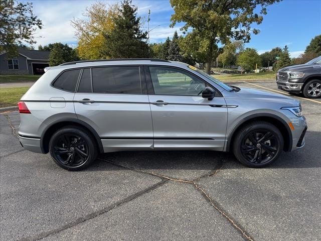 2024 Volkswagen Tiguan/Taos SE R-Line Black