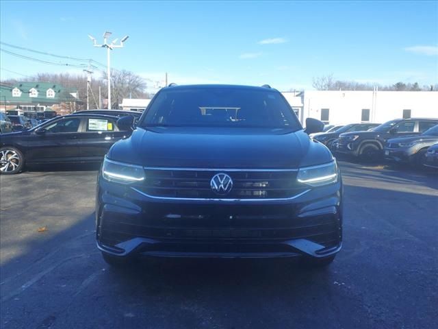 2024 Volkswagen Tiguan SE R-Line Black