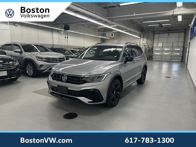 2024 Volkswagen Tiguan SE R-Line Black