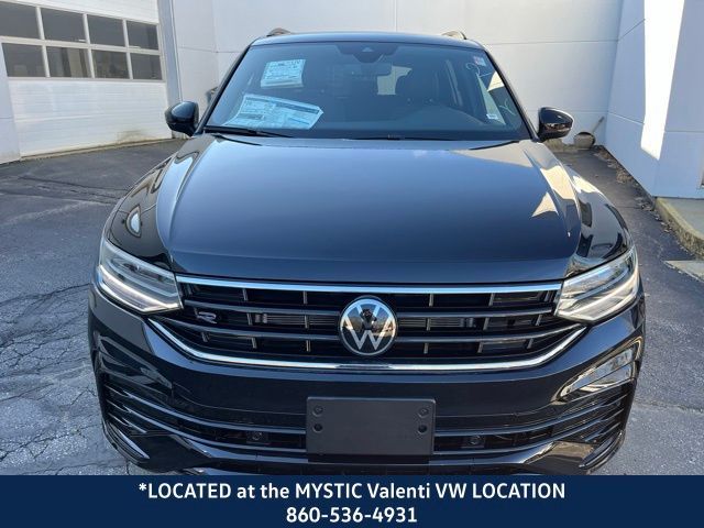 2024 Volkswagen Tiguan SE R-Line Black