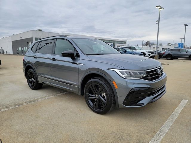 2024 Volkswagen Tiguan SE R-Line Black