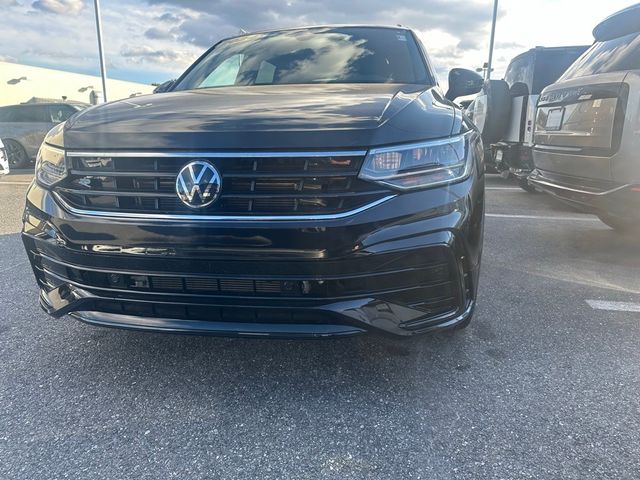 2024 Volkswagen Tiguan/Taos SE R-Line Black