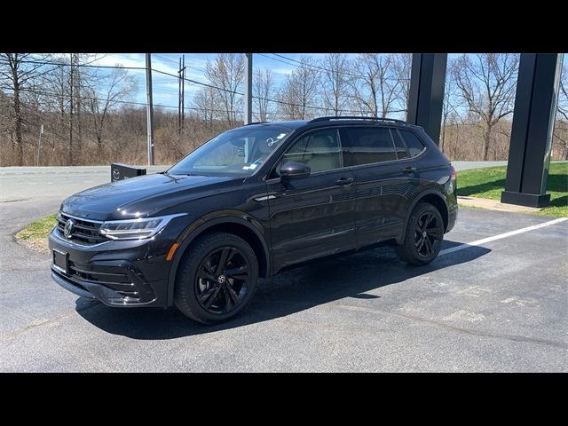 2024 Volkswagen Tiguan SE R-Line Black