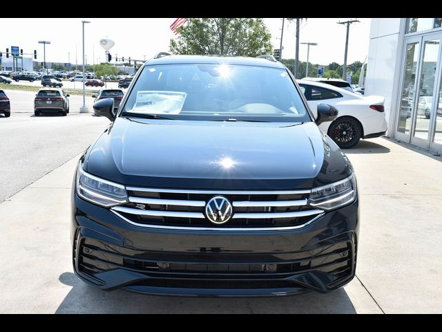 2024 Volkswagen Tiguan SE R-Line Black