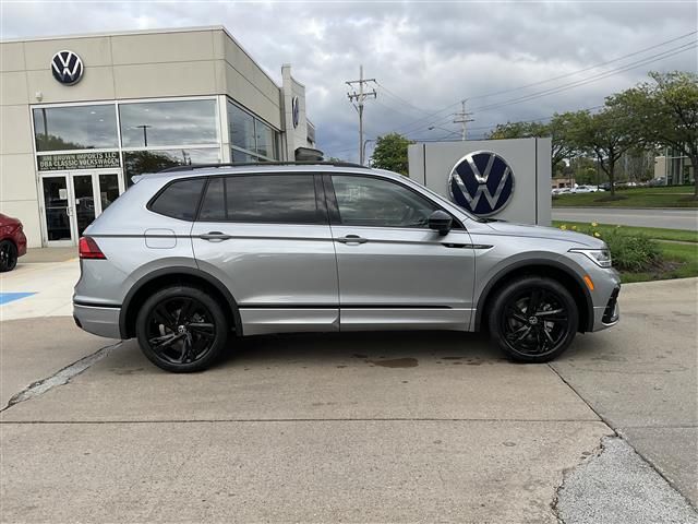 2024 Volkswagen Tiguan SE R-Line Black