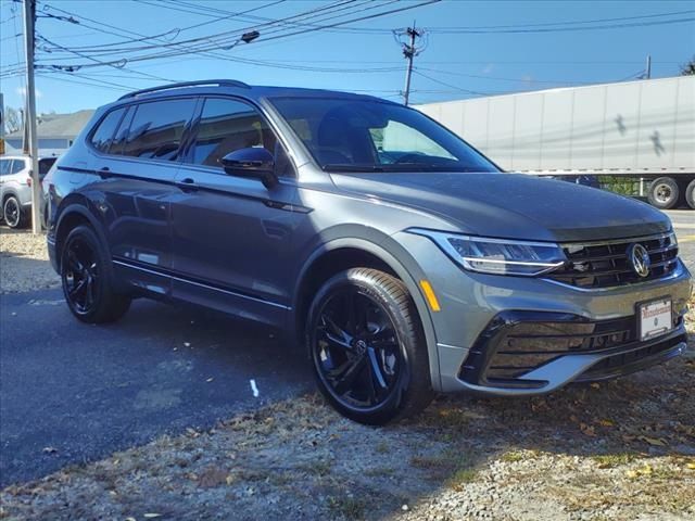 2024 Volkswagen Tiguan SE R-Line Black