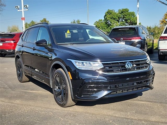 2024 Volkswagen Tiguan SE R-Line Black