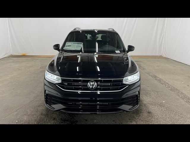 2024 Volkswagen Tiguan/Taos SE R-Line Black