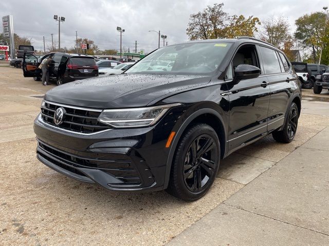 2024 Volkswagen Tiguan SE R-Line Black