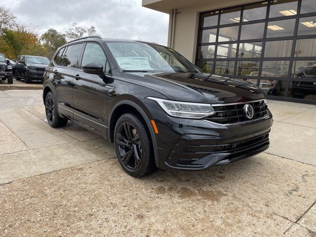 2024 Volkswagen Tiguan SE R-Line Black