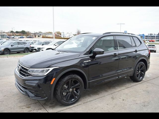 2024 Volkswagen Tiguan SE R-Line Black