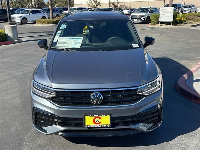 2024 Volkswagen Tiguan SE R-Line Black