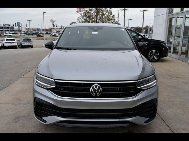 2024 Volkswagen Tiguan SE R-Line Black