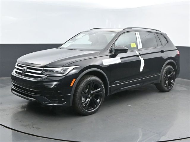 2024 Volkswagen Tiguan SE R-Line Black