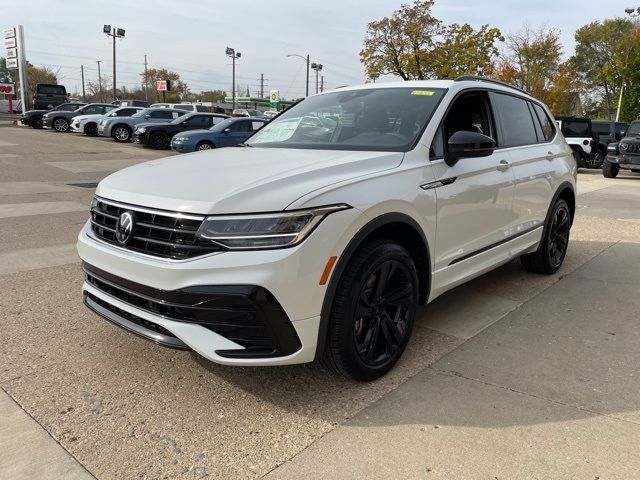 2024 Volkswagen Tiguan SE R-Line Black