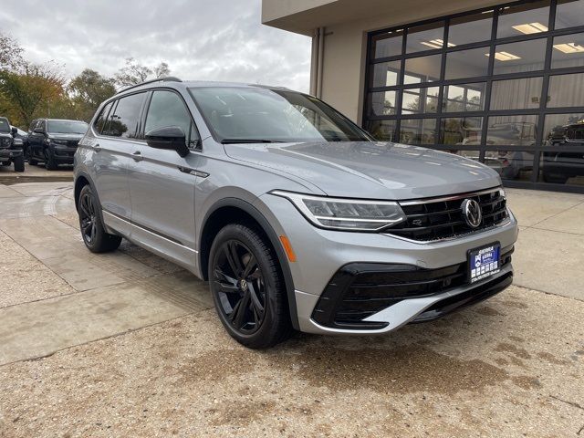 2024 Volkswagen Tiguan SE R-Line Black