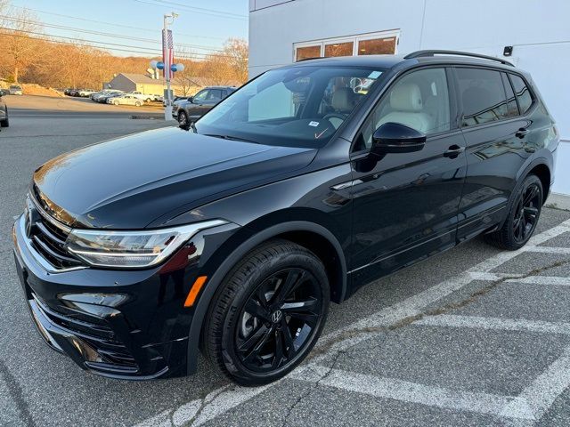 2024 Volkswagen Tiguan SE R-Line Black