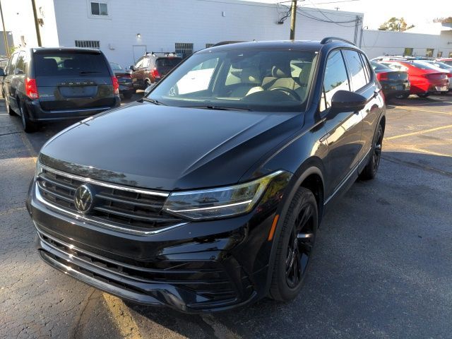 2024 Volkswagen Tiguan/Taos SE R-Line Black