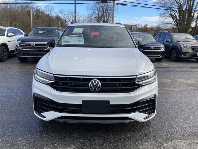 2024 Volkswagen Tiguan SE R-Line Black