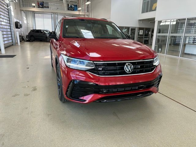 2024 Volkswagen Tiguan SE R-Line Black