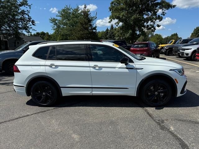 2024 Volkswagen Tiguan SE R-Line Black