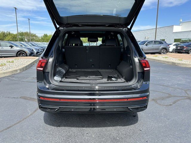 2024 Volkswagen Tiguan SE R-Line Black