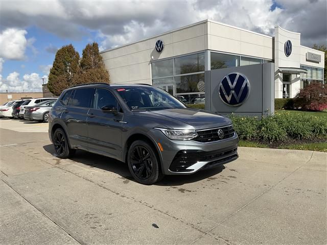 2024 Volkswagen Tiguan SE R-Line Black