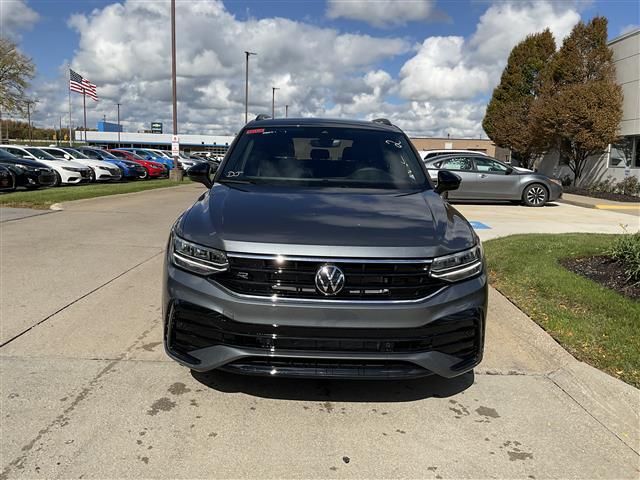 2024 Volkswagen Tiguan SE R-Line Black