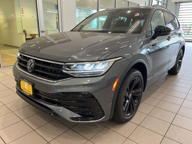 2024 Volkswagen Tiguan SE R-Line Black