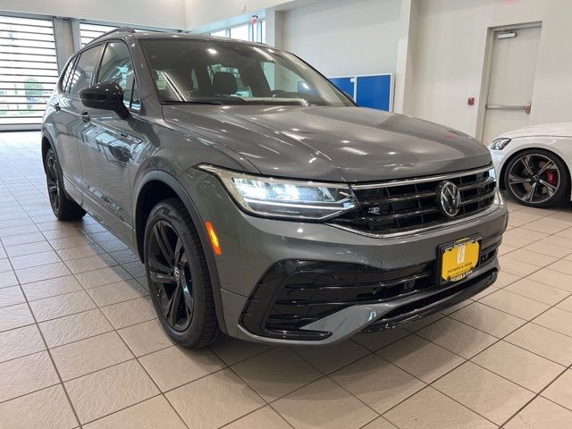 2024 Volkswagen Tiguan SE R-Line Black