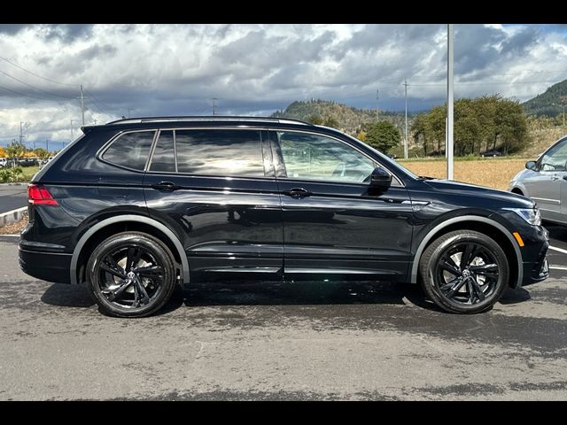 2024 Volkswagen Tiguan SE R-Line Black