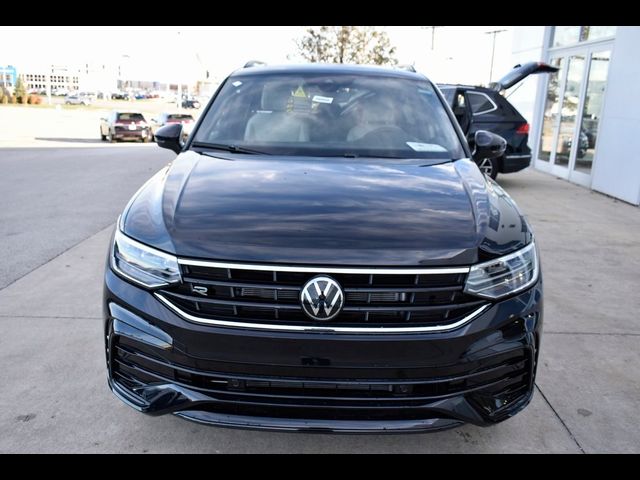 2024 Volkswagen Tiguan SE R-Line Black