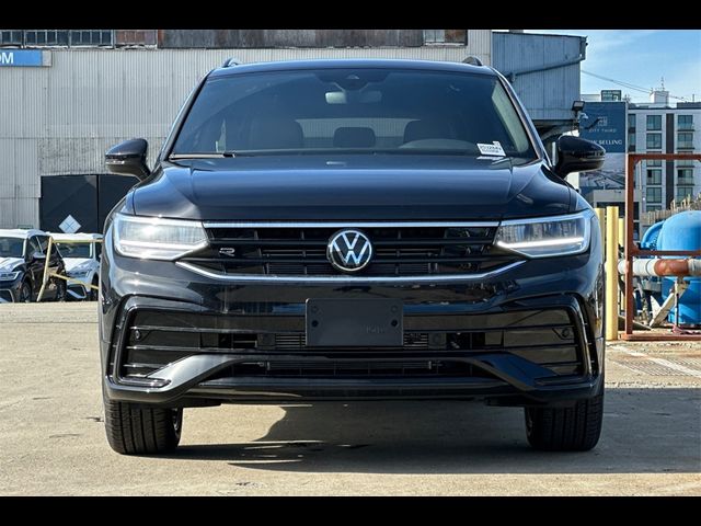 2024 Volkswagen Tiguan SE R-Line Black