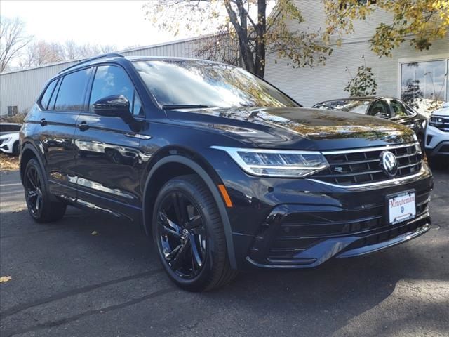 2024 Volkswagen Tiguan SE R-Line Black