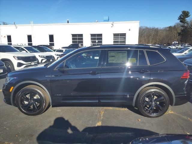 2024 Volkswagen Tiguan SE R-Line Black