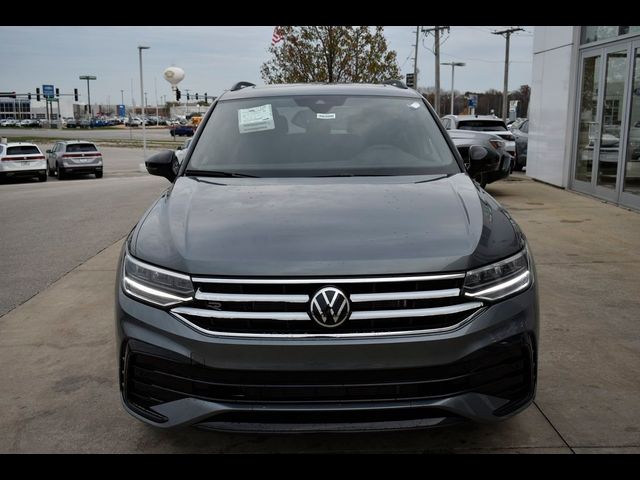 2024 Volkswagen Tiguan SE R-Line Black