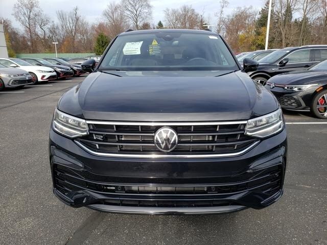 2024 Volkswagen Tiguan/Taos SE R-Line Black