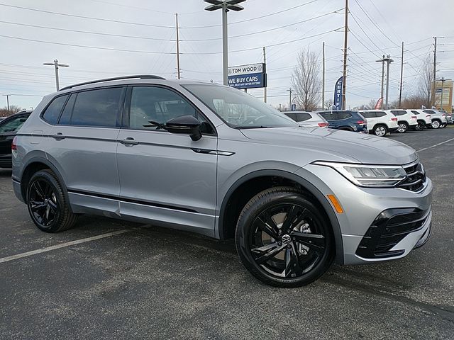 2024 Volkswagen Tiguan SE R-Line Black