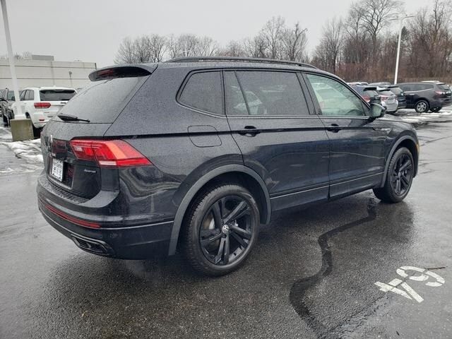 2024 Volkswagen Tiguan SE R-Line Black