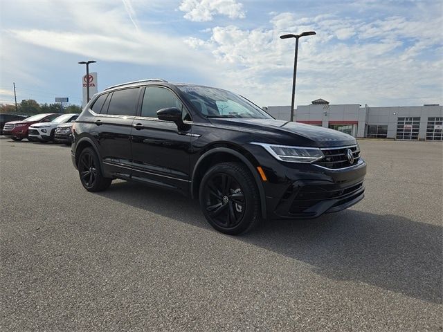 2024 Volkswagen Tiguan SE R-Line Black