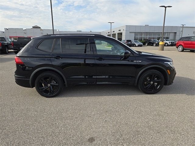 2024 Volkswagen Tiguan SE R-Line Black