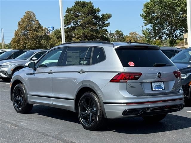 2024 Volkswagen Tiguan SE R-Line Black