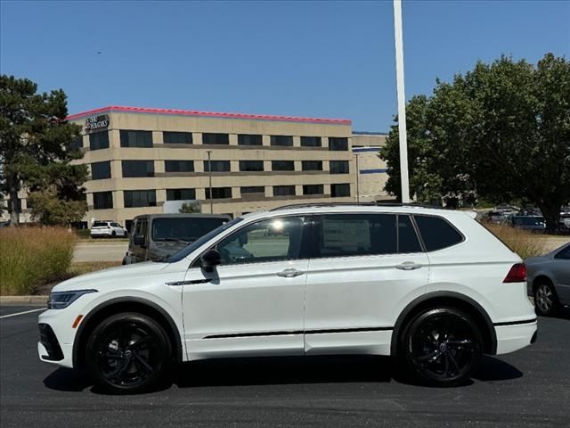 2024 Volkswagen Tiguan SE R-Line Black