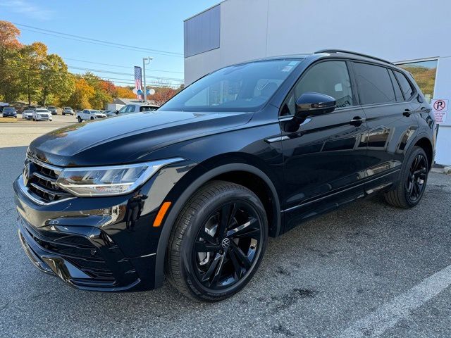 2024 Volkswagen Tiguan/Taos SE R-Line Black