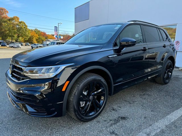 2024 Volkswagen Tiguan/Taos SE R-Line Black