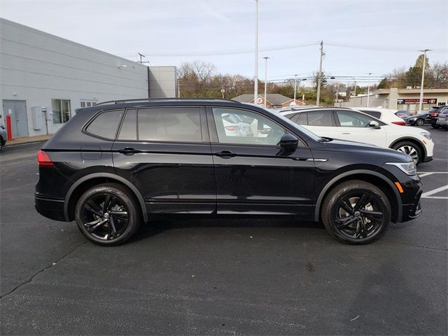 2024 Volkswagen Tiguan SE R-Line Black