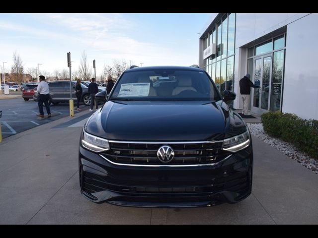 2024 Volkswagen Tiguan SE R-Line Black