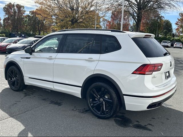 2024 Volkswagen Tiguan SE R-Line Black