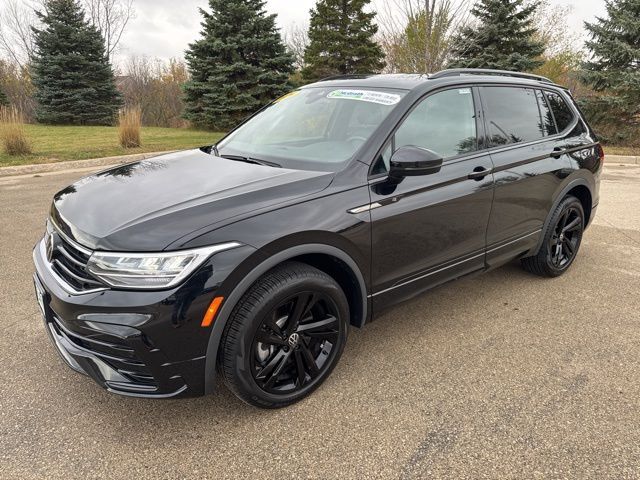 2024 Volkswagen Tiguan SE R-Line Black